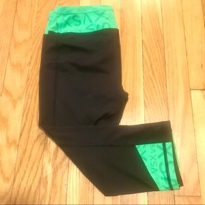 Victoria’s Secret Black & Lime Green Cropped Workout Leggings Size S
